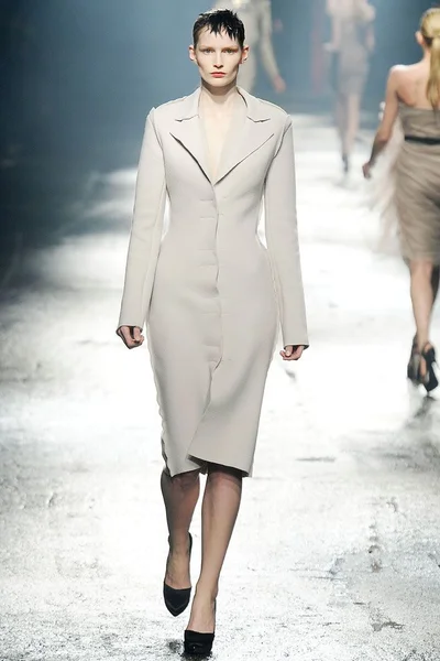 Look 18